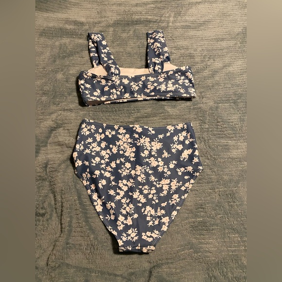 bikini - Picture 3 of 3